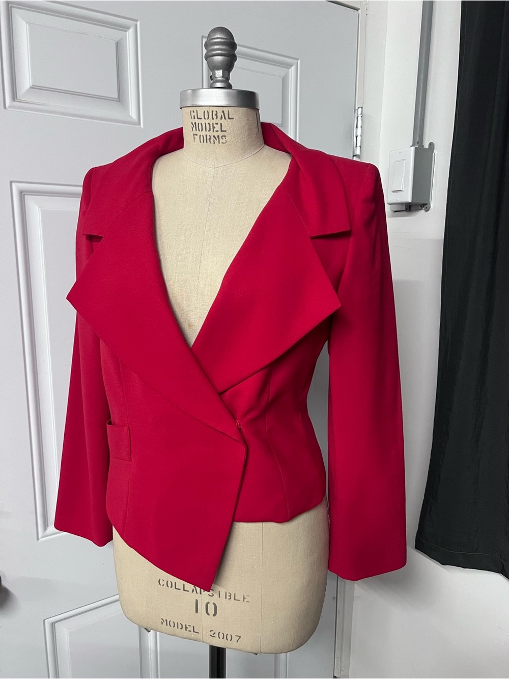 Gianfranco Ferre red draped crepe blazer size 42 in pretty good condition